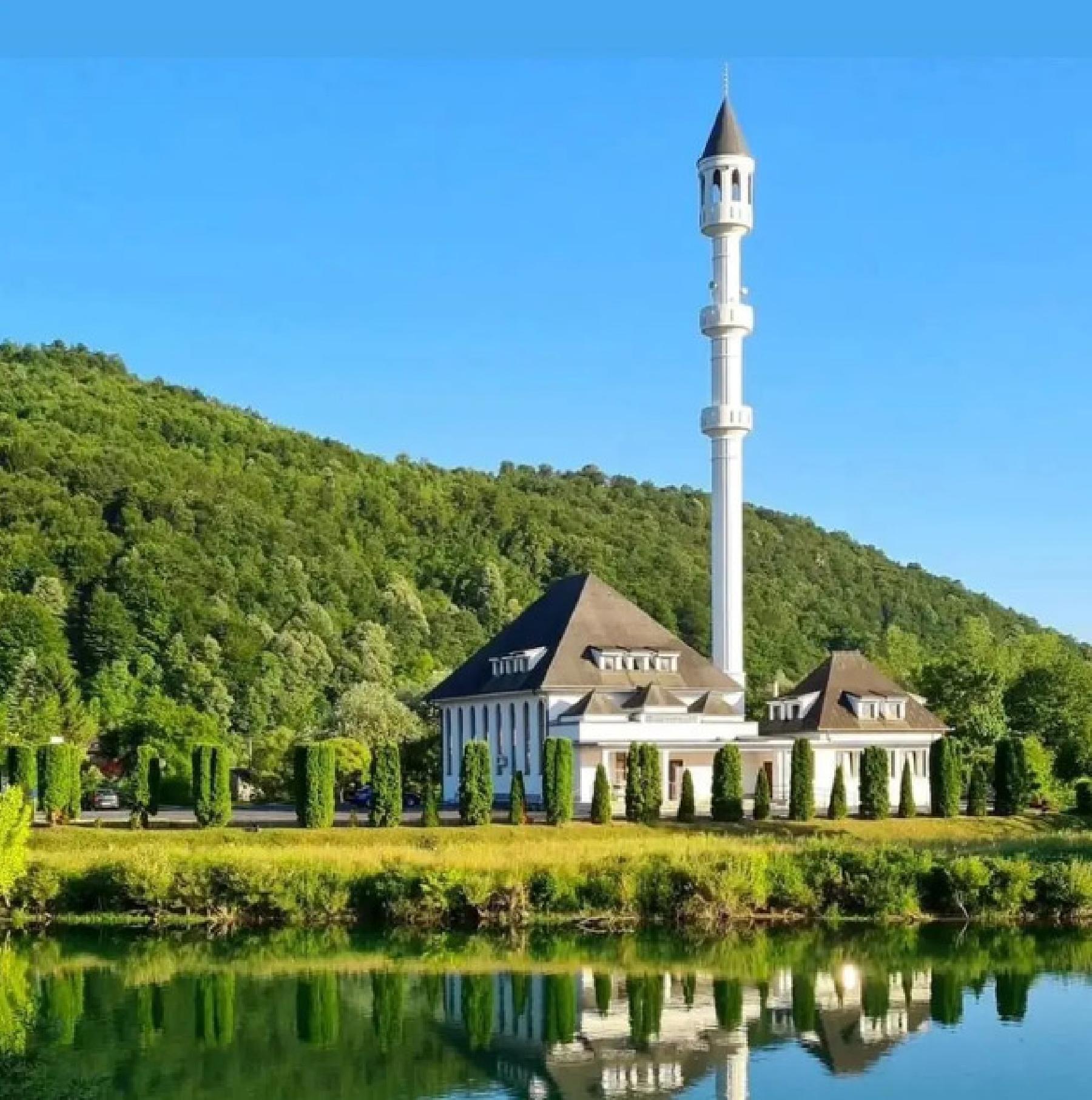 Znate li da je džamija na rijeci Uni jedna od rijetkih u Evropi izgrađena na riječnom otoku?