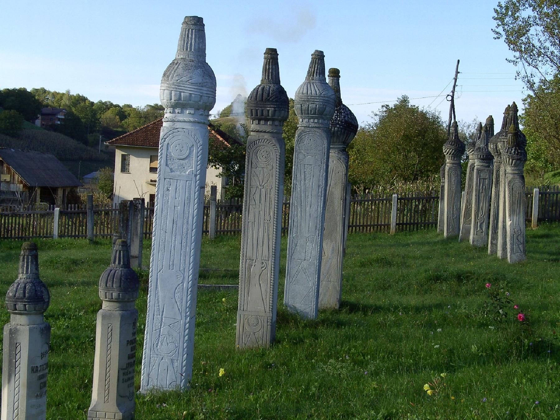Kajtazovića nišani, Donja Lučka, grobljanska cjelina  Lokacija – Cazin