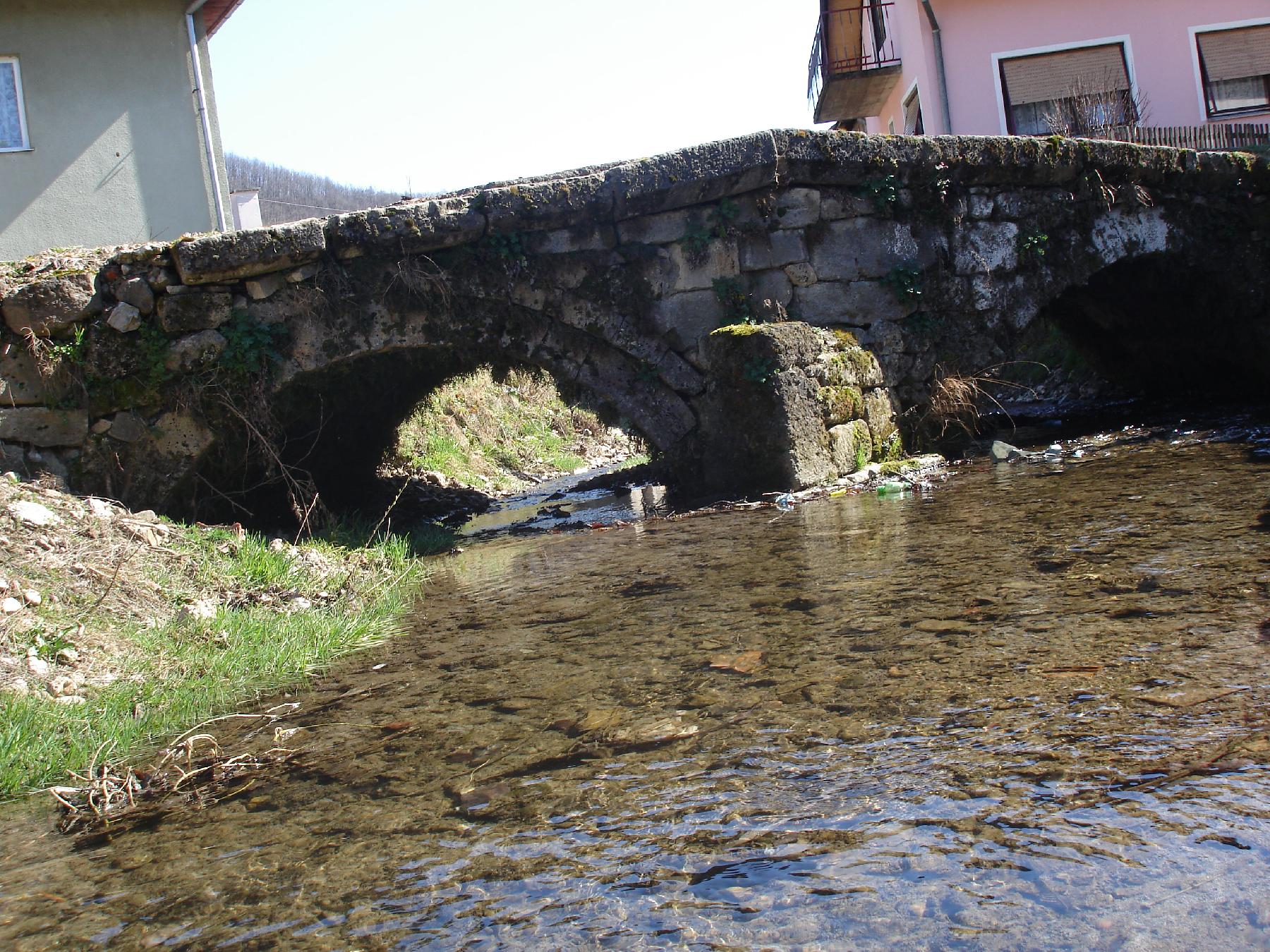 Most u Starom Majdanu, poznat kao Rimski most  - historijski spomenik (SANSKI MOST) 